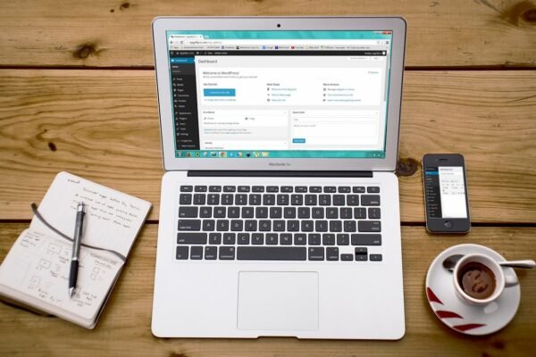 Rank Math SEO Nedir? Yoast SEO Nedir? İki Dev Eklentinin Karşılaştırması